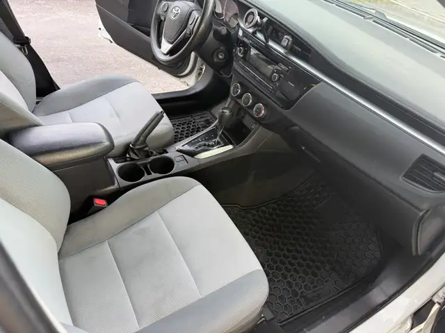 Toyota Corolla 2016 auto starter clean very well maintained - Photo 8
