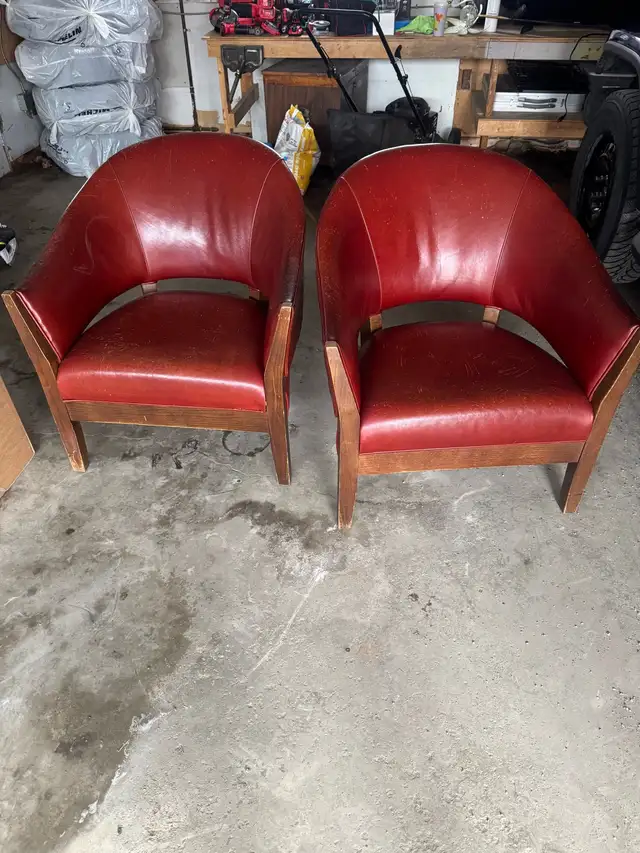 two chairs - Photo 2
