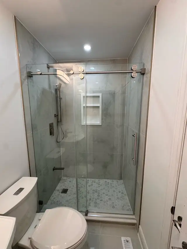 Washroom shower - Photo 2