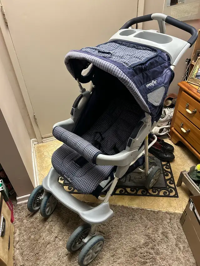 Stroller - Photo 2