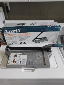 Flooring installation kit and cutter