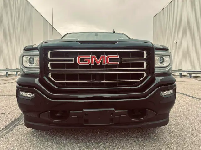 2017 GMC Sierra 1500 Crew Cab SLE Elevation Pkg Triple Black Loa - Photo 3