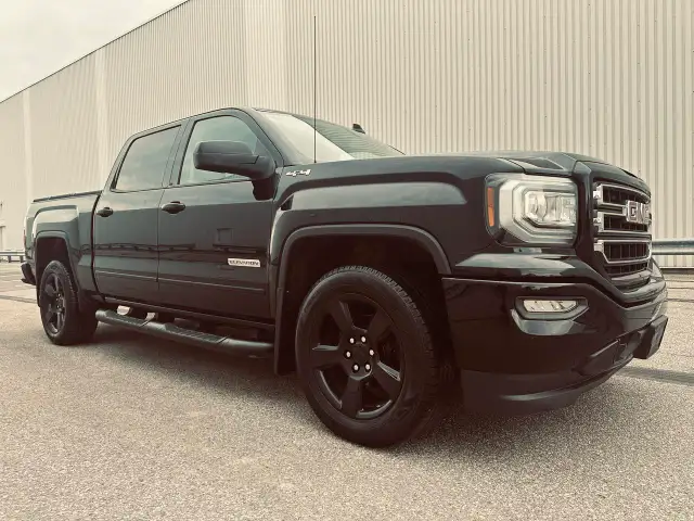 2017 GMC Sierra 1500 Crew Cab SLE Elevation Pkg Triple Black Loa - Photo 9