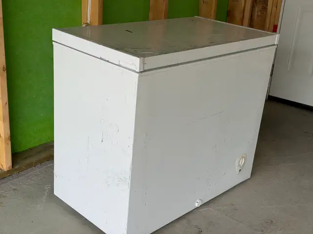 Freezer - 37.5 W x 22.5 D x 32.5 H - Photo 2