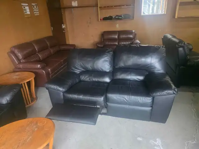 Dark brown leather sofa & love seat. Free delivery & disposal - Photo 2