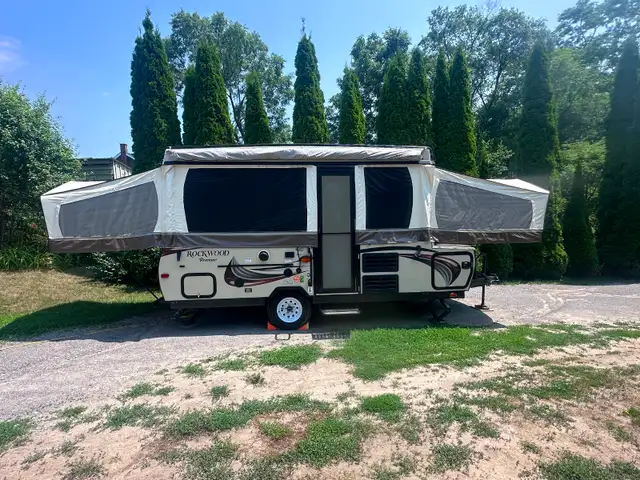 2016 Rockwood Premiere tent trailer - Photo 6