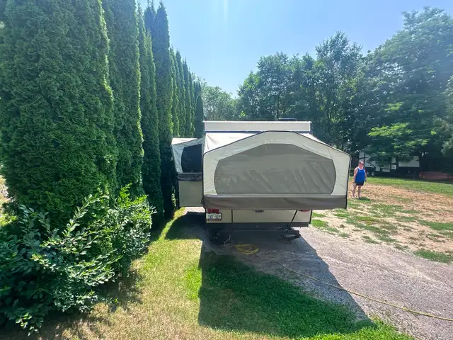 2016 Rockwood Premiere tent trailer - Photo 8