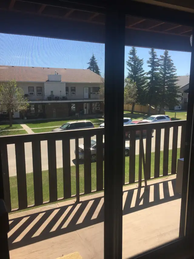 1 Bdrm, Main Fl, No Stairs, In Suite Laundry, Quiet Adult Bldg, - Photo 2