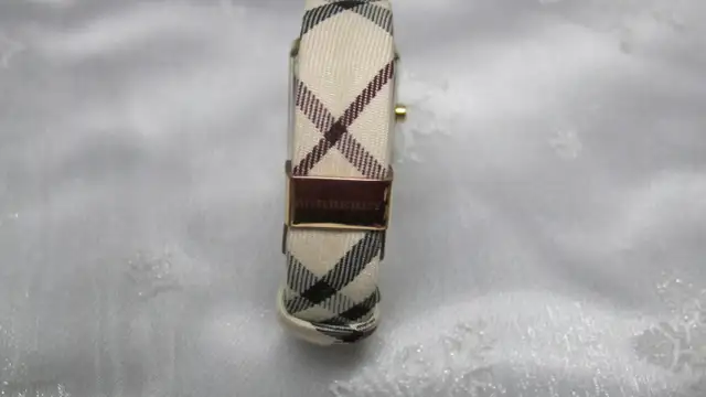 EXCELLENT QUALITY WOMEN’S GOLD BURBERRY TANK STYLE WATCH - Photo 6