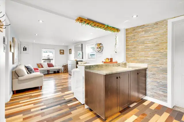 FOR RENT – Upper Duplex in St-Rose