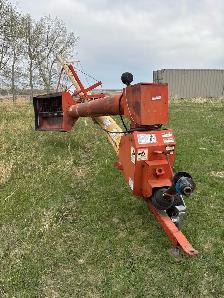 Westfield 100-61 Swingaway Grain Auger w/ Hydraulic Lift