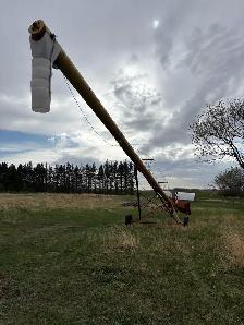 Westfield 100-61 Swingaway Grain Auger w/ Hydraulic Lift - Photo 3