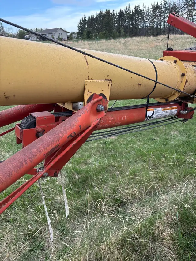 Westfield 100-61 Swingaway Grain Auger w/ Hydraulic Lift - Photo 4