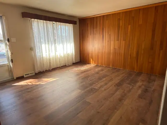 Forest lawn whole single house 5 bedrm,doub garage $2150   UT - Photo 2
