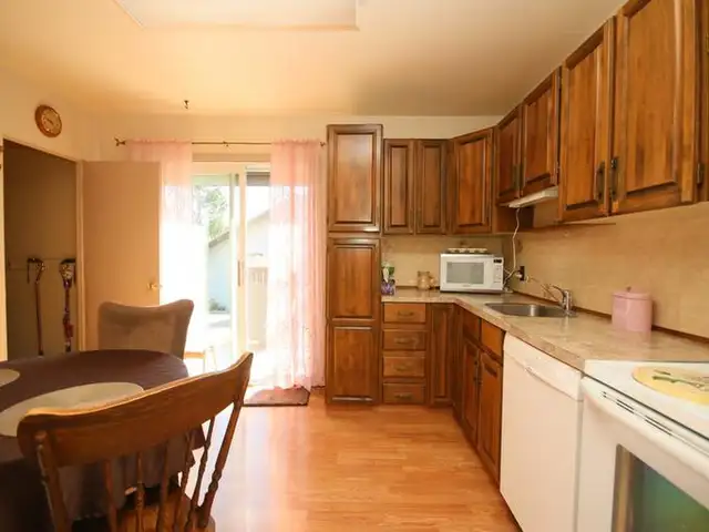 Forest lawn whole single house 5 bedrm,doub garage $2150   UT - Photo 5
