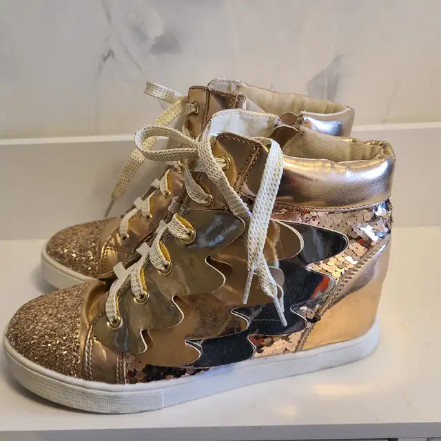Women bootis Size 8