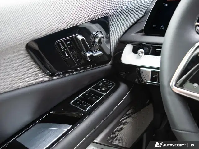2026 Cadillac OPTIQ Sport - Photo 17