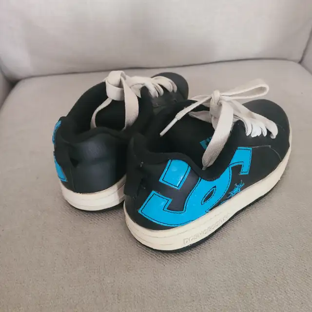 Youth boy snealers Size 4 - Photo 2