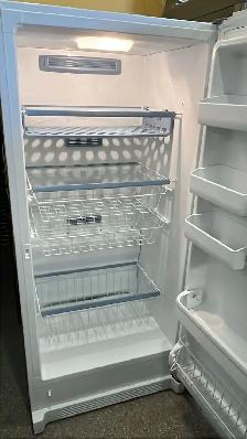 Frigidaire Like New Upright Freezer 21 ft.³ - 32"W- - Photo 3