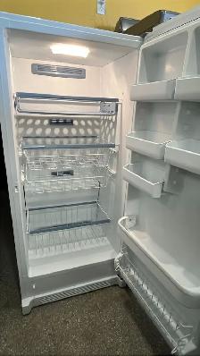 Frigidaire Like New Upright Freezer 21 ft.³ - 32"W- - Photo 6