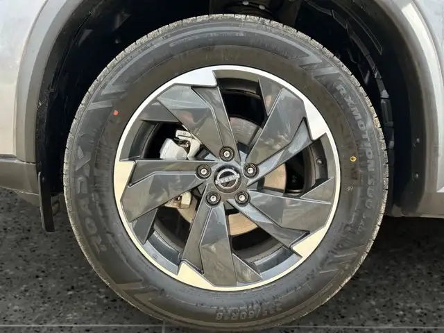 2025 Nissan Rogue SV / AWD - Photo 11