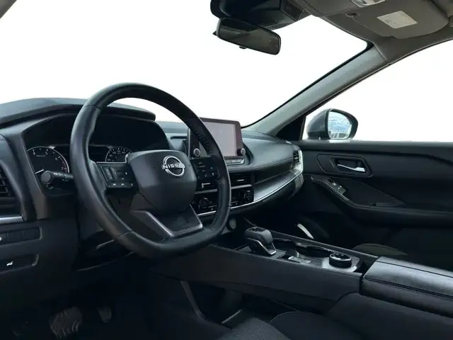2025 Nissan Rogue SV / AWD - Photo 16