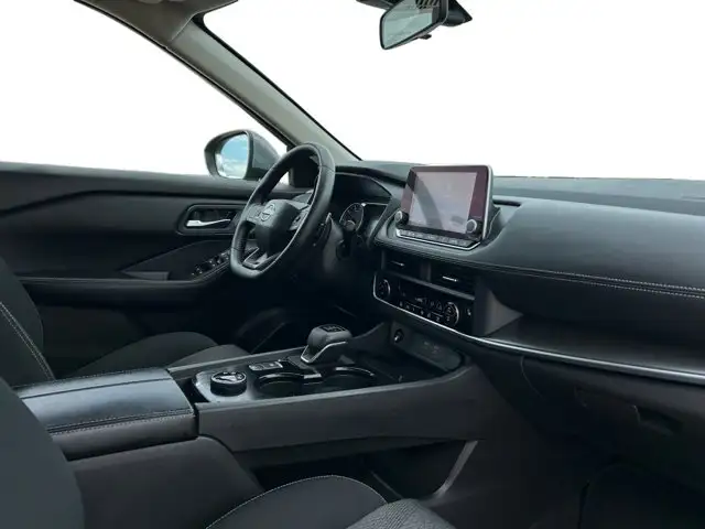 2025 Nissan Rogue SV / AWD - Photo 18