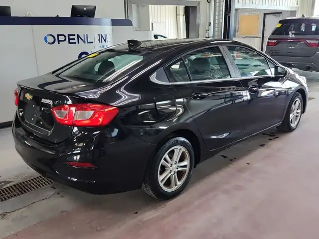 2017 Chevrolet Cruze 4dr Sdn 1.4L LT w/1SD - Photo 3