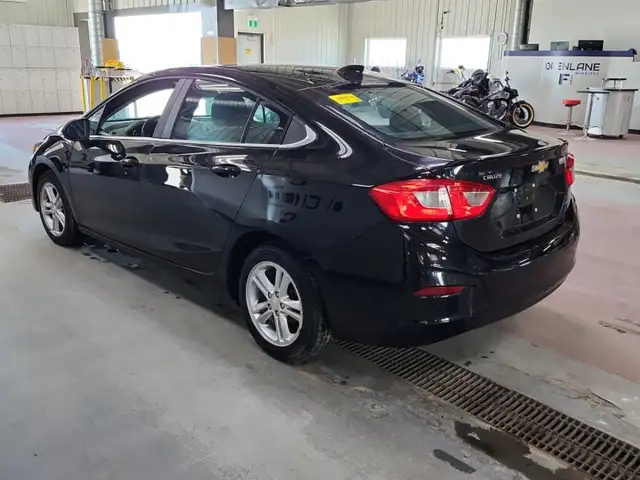 2017 Chevrolet Cruze 4dr Sdn 1.4L LT w/1SD - Photo 4