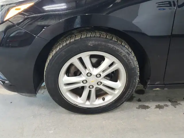 2017 Chevrolet Cruze 4dr Sdn 1.4L LT w/1SD - Photo 5