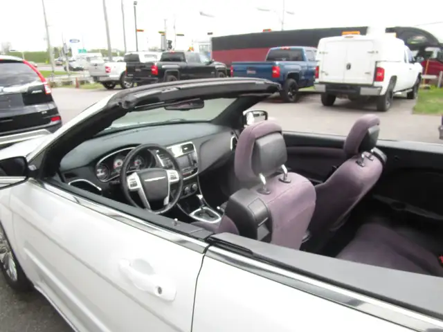 Chrysler 200 2dr Conv Touring Touring 2012 - Photo 4