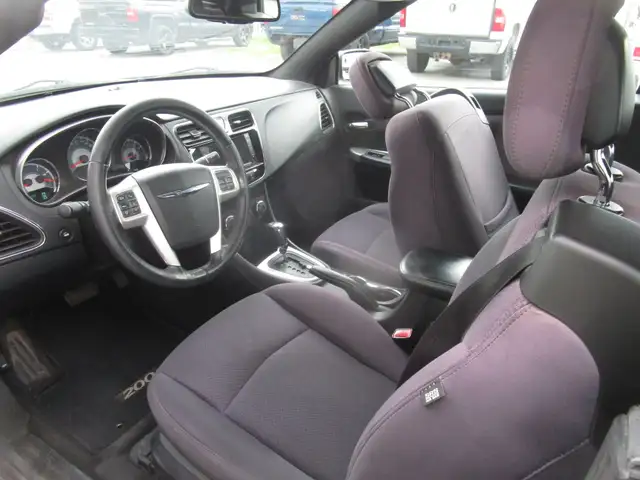 Chrysler 200 2dr Conv Touring Touring 2012 - Photo 7