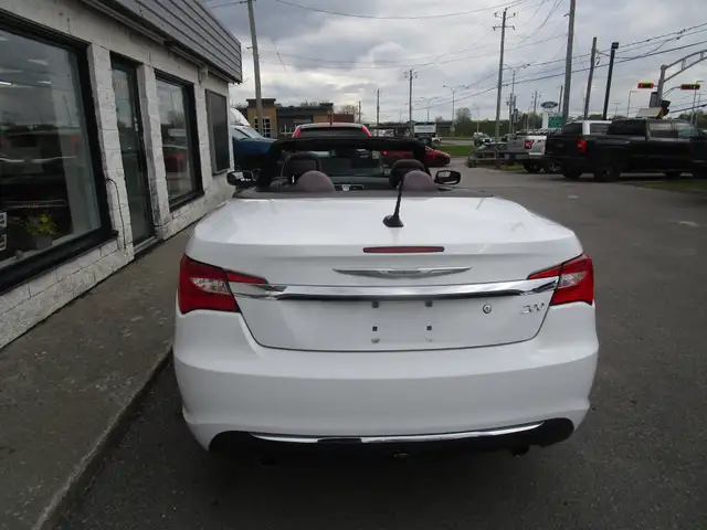 Chrysler 200 2dr Conv Touring Touring 2012 - Photo 10