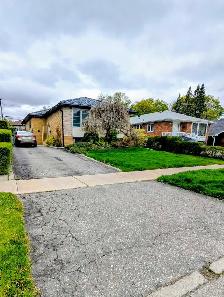 FOR RENT: 4 Bedrooms & 3 FULL Bathrooms (Main Floor of Det - Photo 2