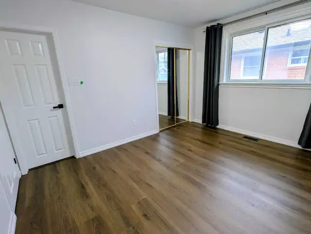 FOR RENT: 4 Bedrooms & 3 FULL Bathrooms (Main Floor of Det - Photo 4
