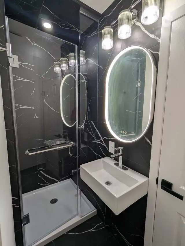 FOR RENT: 4 Bedrooms & 3 FULL Bathrooms (Main Floor of Det - Photo 5