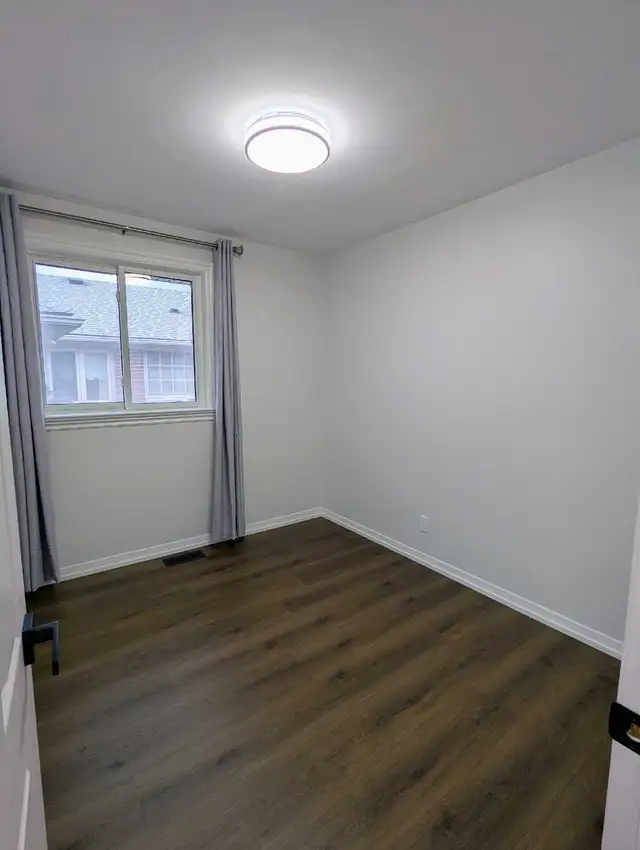 FOR RENT: 4 Bedrooms & 3 FULL Bathrooms (Main Floor of Det - Photo 6