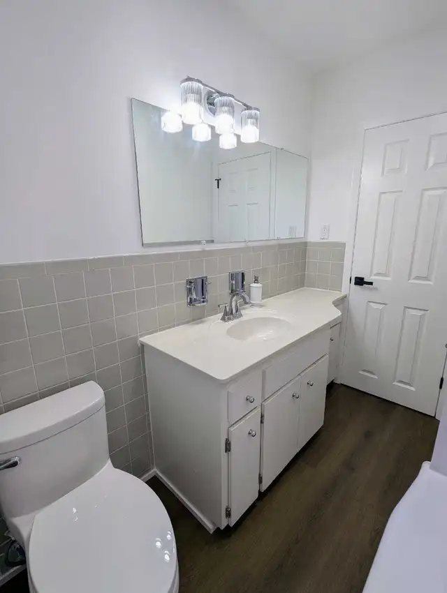 FOR RENT: 4 Bedrooms & 3 FULL Bathrooms (Main Floor of Det - Photo 9