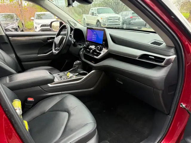 2024 Toyota Highlander Hybrid Limited AWD, PLATINUM PKG - Photo 11