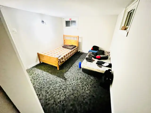 Bsement for rent - Photo 3