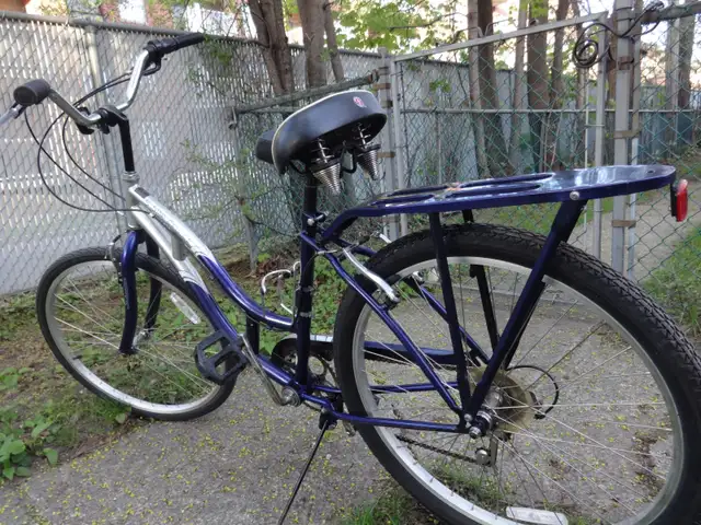VÉLO SCHWINN, HYBRIDE, 6 VITESSES. 26 POUCES, PROPRE. - Photo 4