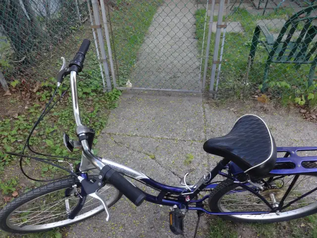 VÉLO SCHWINN, HYBRIDE, 6 VITESSES. 26 POUCES, PROPRE. - Photo 8
