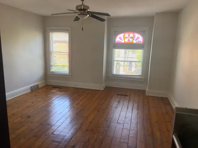 Charming Victorian House Spacious 1 Bedroom Apt.