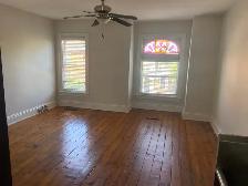 Charming Victorian House Spacious 1 Bedroom Apt.