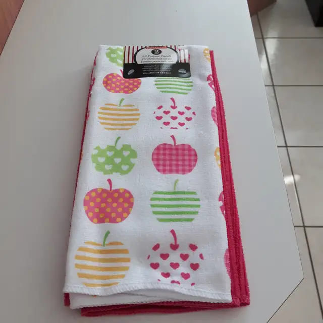 2SERVIETTES NEUVES 25'LONx15'LAR SCELLÉES DANS EMBALAGE$10.00CHA - Photo 3