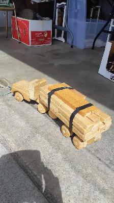 Large wooden truck and block set. - Photo 2