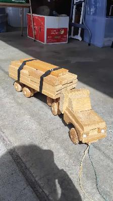 Large wooden truck and block set. - Photo 3