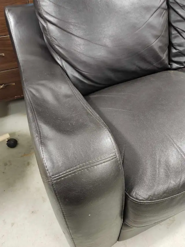 Black faux leather couch - Photo 2