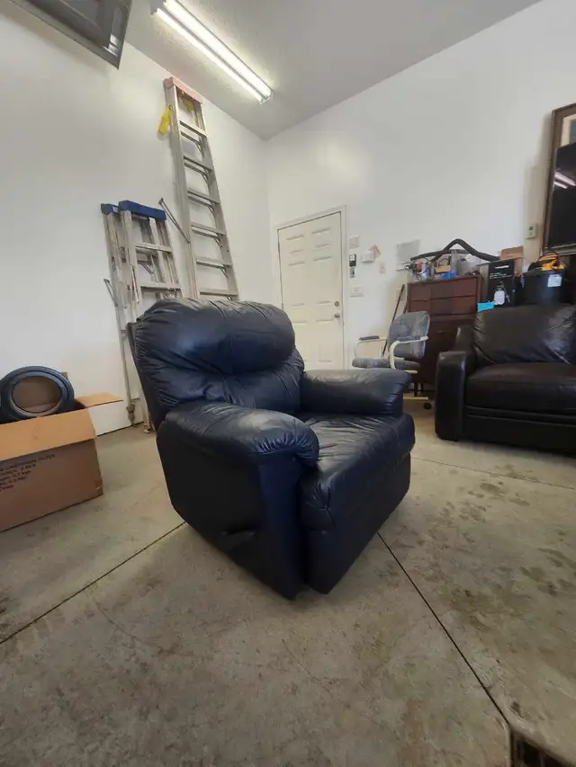 Blue leather couch with recliner chair - Photo 9