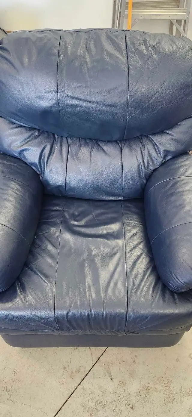 Blue leather couch with recliner chair - Photo 10
